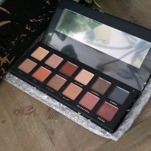 Artistry Eyeshadow Palette 💥